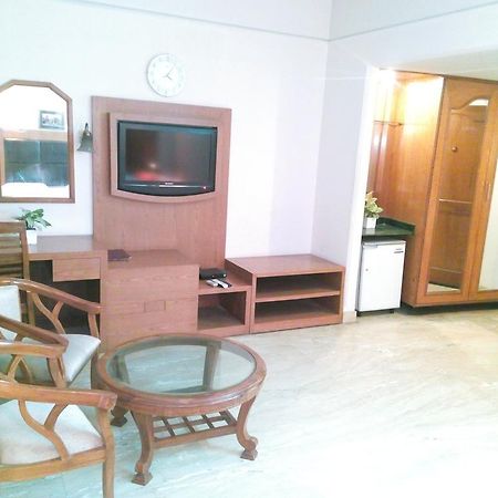 Hotel Queens Residency غورغاون المظهر الخارجي الصورة