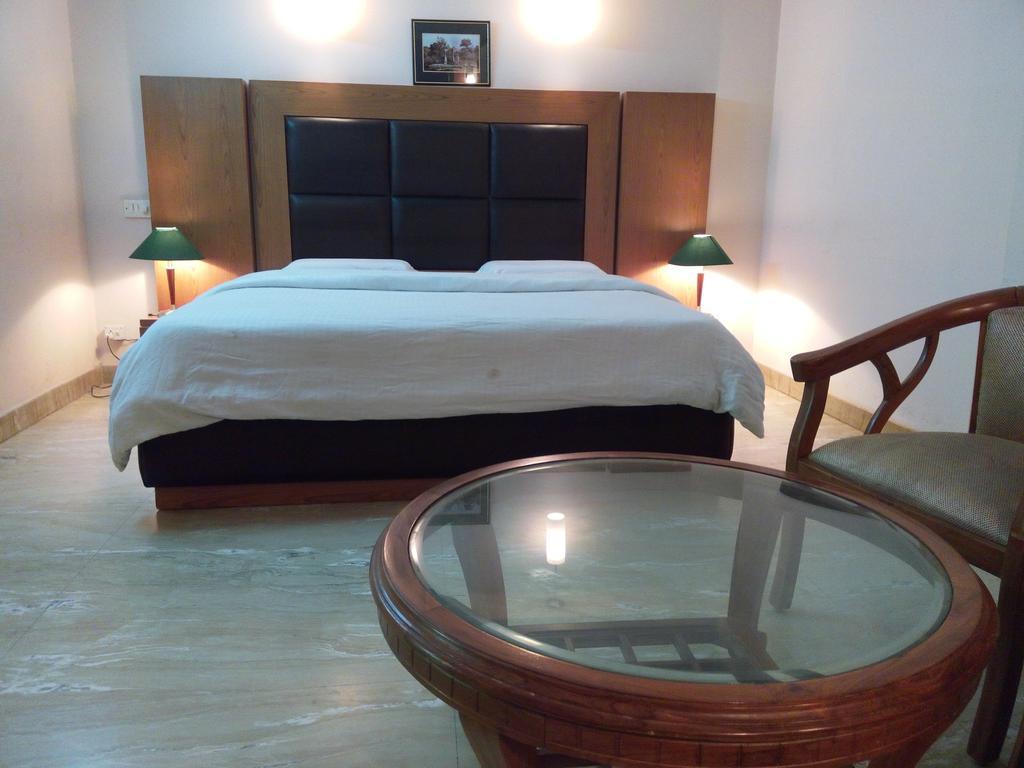 Hotel Queens Residency غورغاون الغرفة الصورة