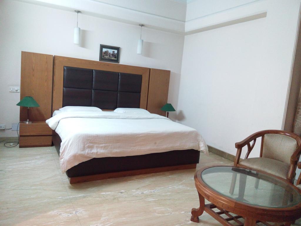 Hotel Queens Residency غورغاون الغرفة الصورة
