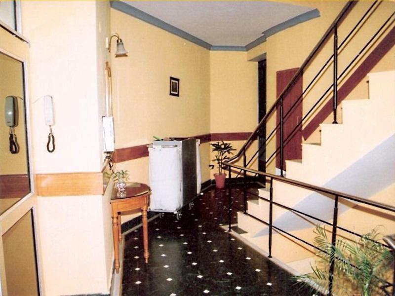 Hotel Queens Residency غورغاون المظهر الخارجي الصورة