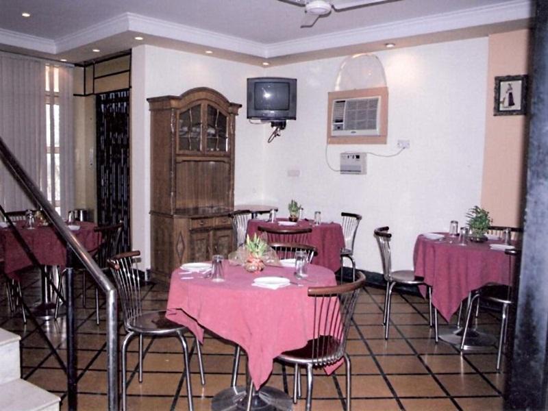 Hotel Queens Residency غورغاون المظهر الخارجي الصورة