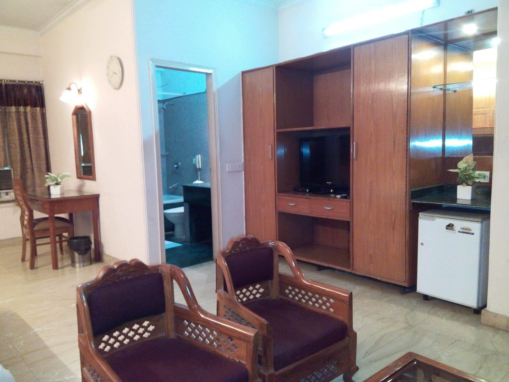 Hotel Queens Residency غورغاون المظهر الخارجي الصورة